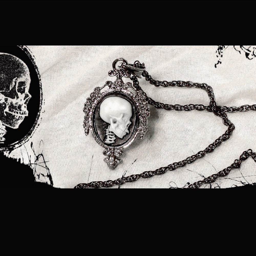 Hyde’s Vice Small Skull Cameo Pendant Necklace